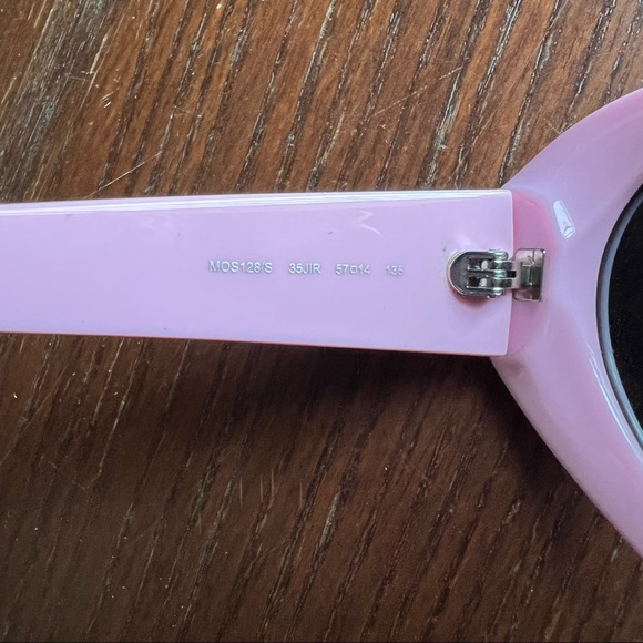 Moschino Heart Shaped Sunglasses in Pink - Picture 4 of 10